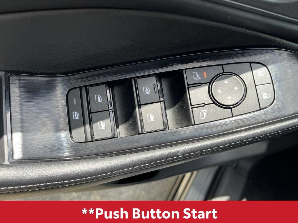 Used 2025 Nissan Rogue SV FWD image 12