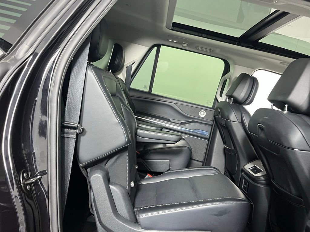Used 2025 Lincoln Navigator L Reserve image 30