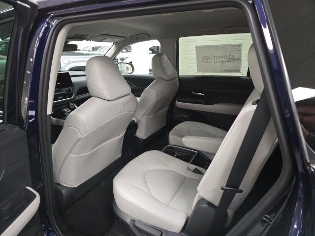New 2026 Toyota Grand Highlander XLE image 17