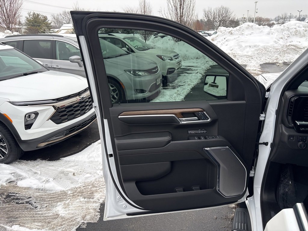 Used 2024 Chevrolet Silverado 1500 High Country w/ Technology Package image 19