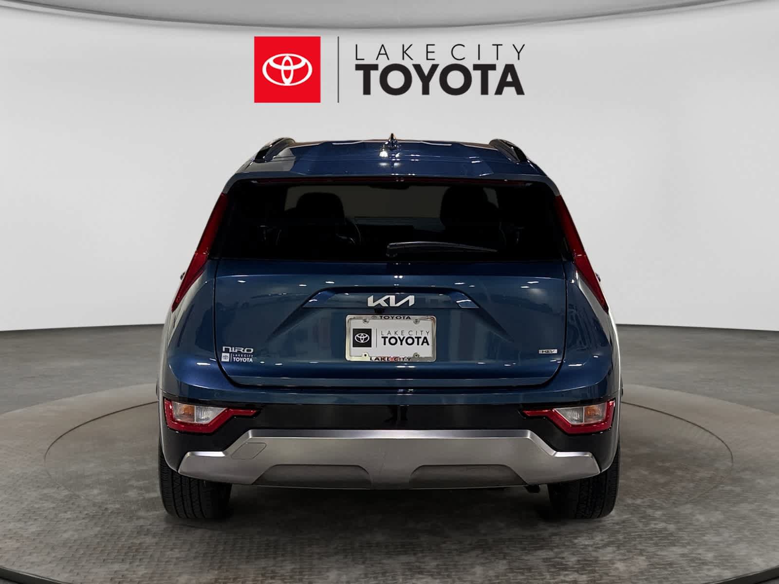 Used 2025 Kia Niro EX Touring FWD image 7
