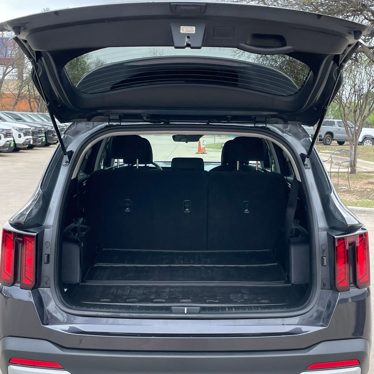 Used 2025 Kia Sorento LX image 25