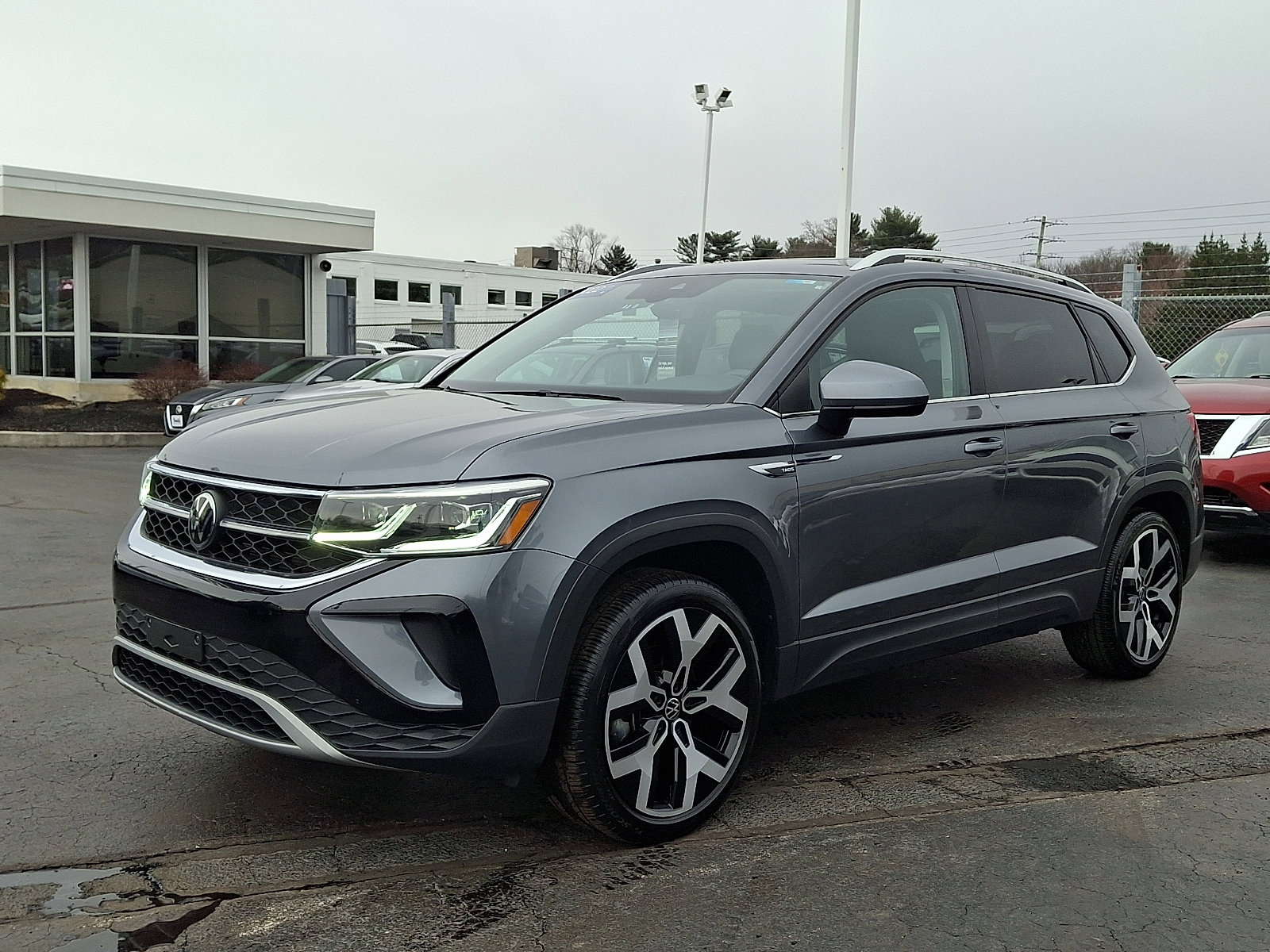 Used 2022 Volkswagen Taos SEL image 3