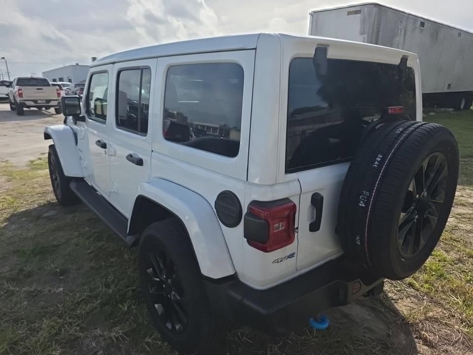 Used 2022 Jeep Wrangler Unlimited Sahara image 5