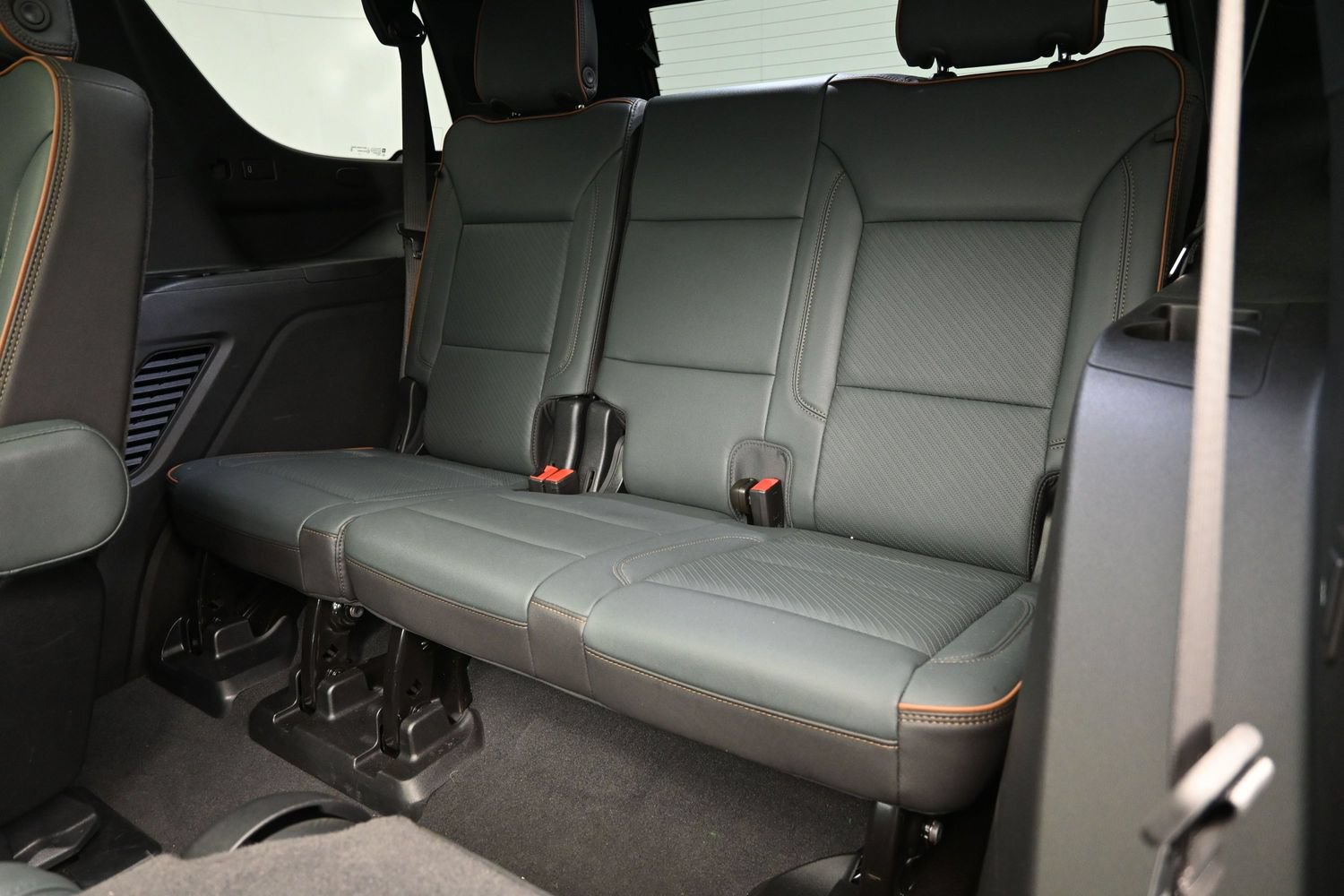 Used 2025 GMC Yukon AT4 w/ AT4 Premium Plus Package AWD/4WD image 42
