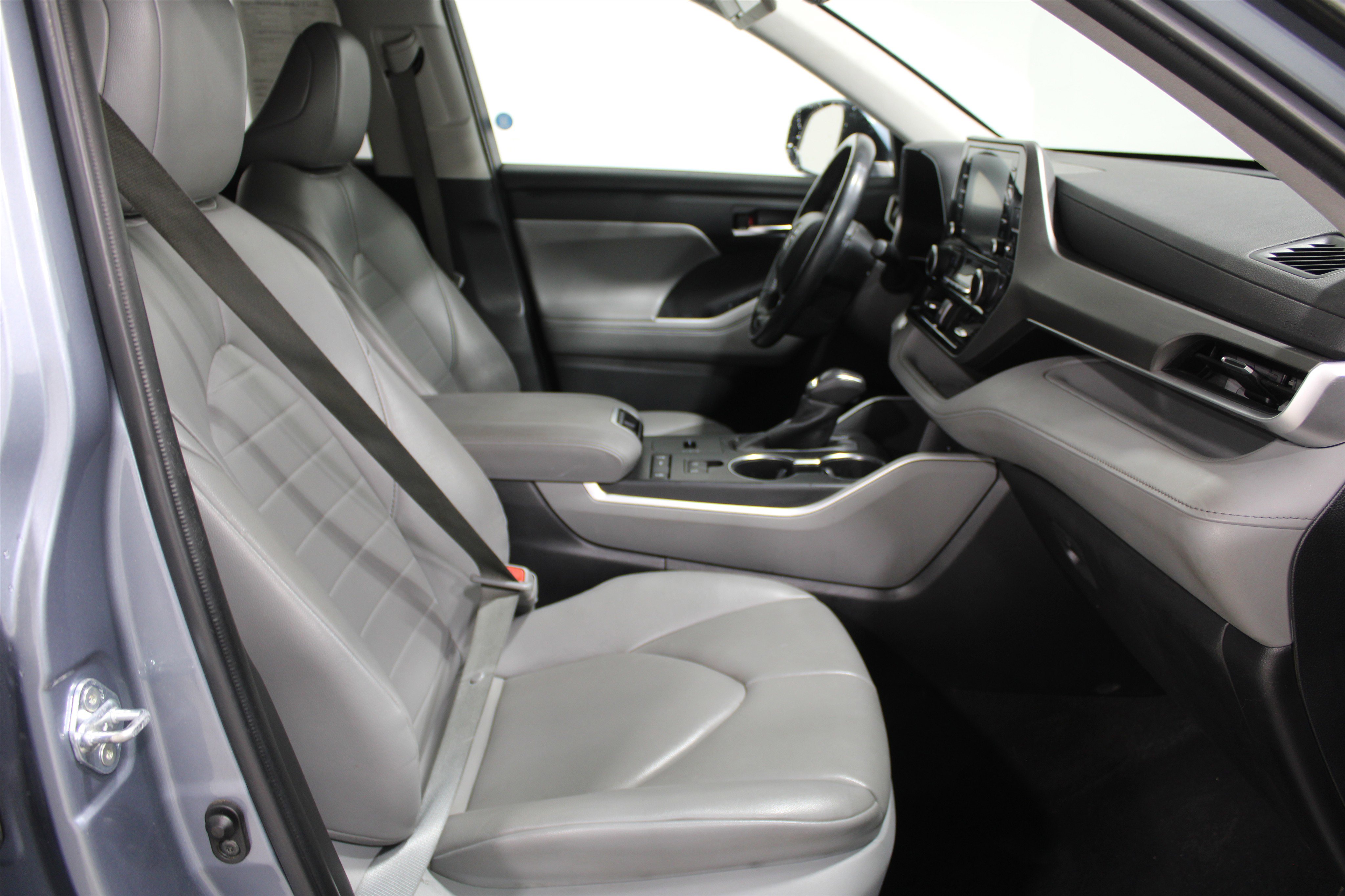Used 2022 Toyota Highlander XLE image 27