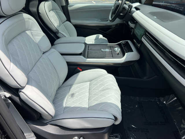 New 2027 Lincoln Navigator L Black Label AWD/4WD image 14