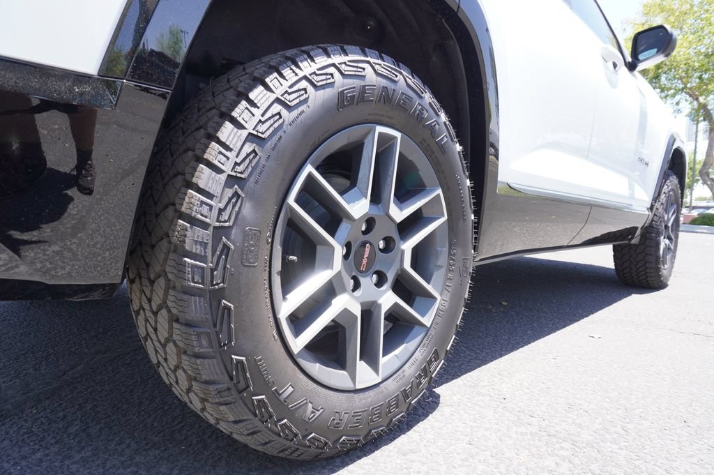 New 2026 GMC Terrain AT4 w/ Technology Package II AWD/4WD image 7