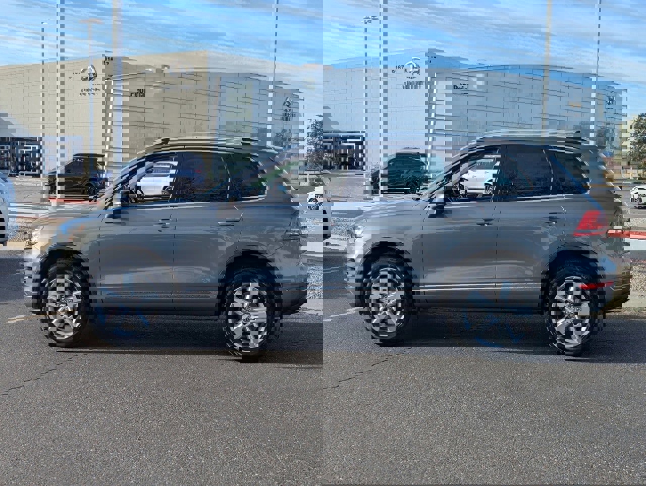 Used 2014 Volkswagen Touareg TDI image 3