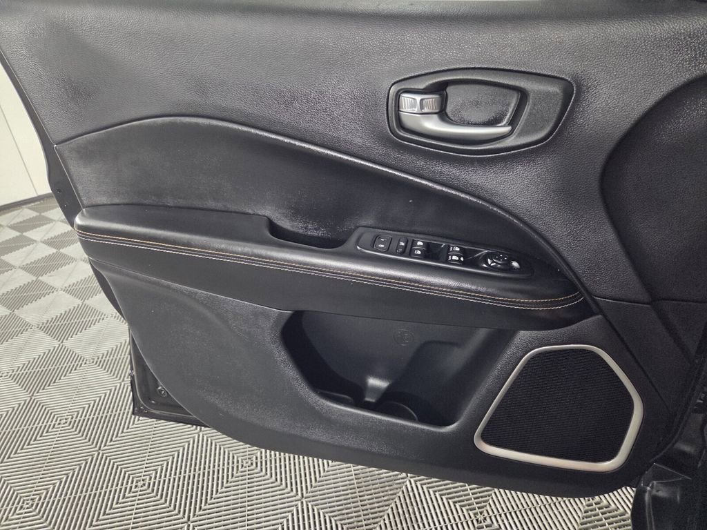 Used 2019 Jeep Compass Latitude FWD image 18