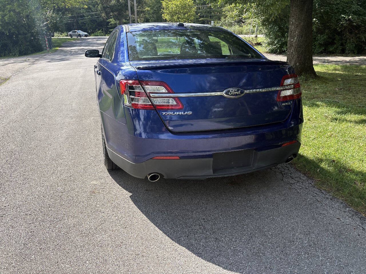 Used 2014 Ford Taurus SEL FWD image 7