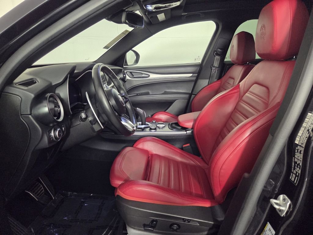Used 2024 Alfa Romeo Stelvio Veloce image 11