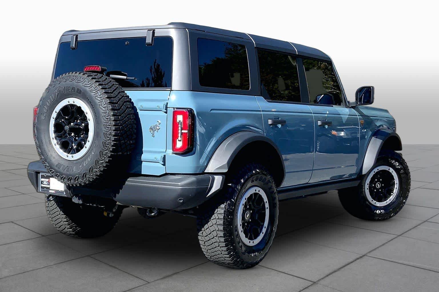 Used 2023 Ford Bronco Badlands w/ Sasquatch Package AWD/4WD image 12