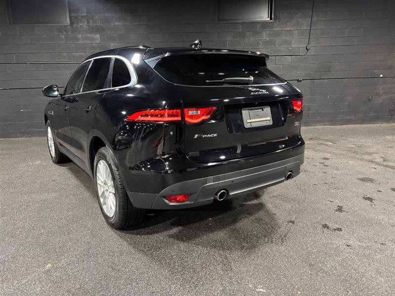Used 2017 Jaguar F-PACE Prestige image 3