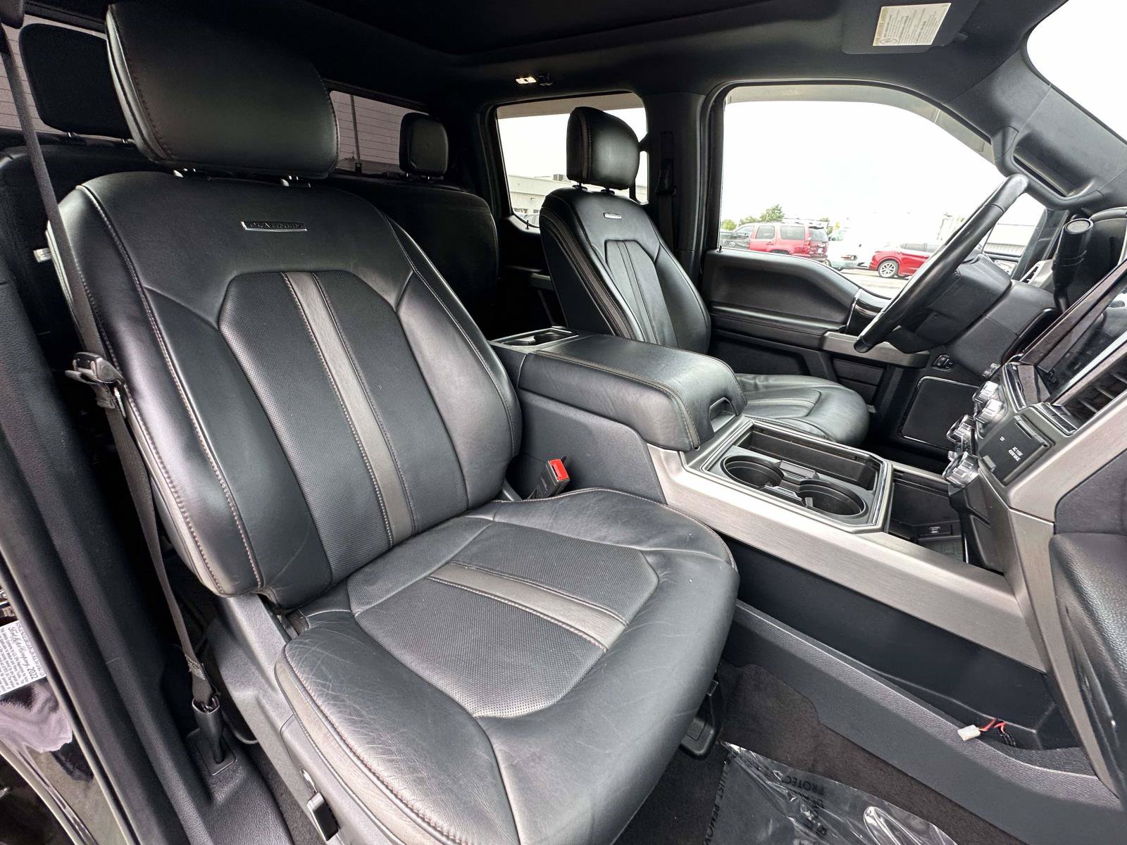 Used 2022 Ford F450 Platinum w/ FX4 Off-Road Package AWD/4WD image 28