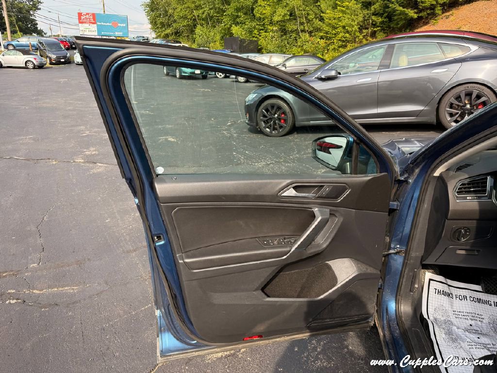Used 2020 Volkswagen Tiguan SE w/ Panoramic Sunroof Package AWD/4WD image 6