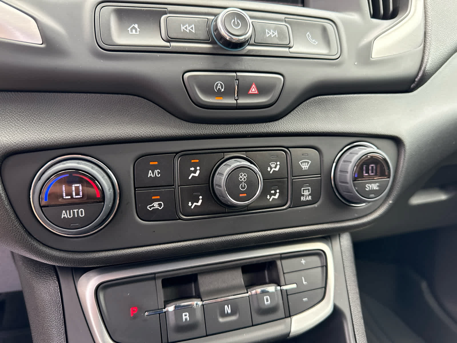 Certified 2024 GMC Terrain SLE w/ Driver Convenience Package FWD image 18