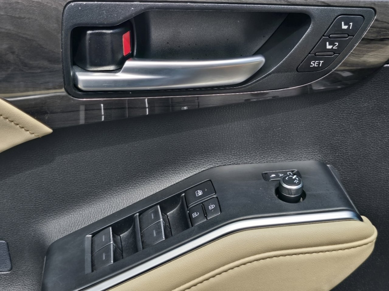 Certified 2024 Toyota Highlander Limited AWD/4WD image 27