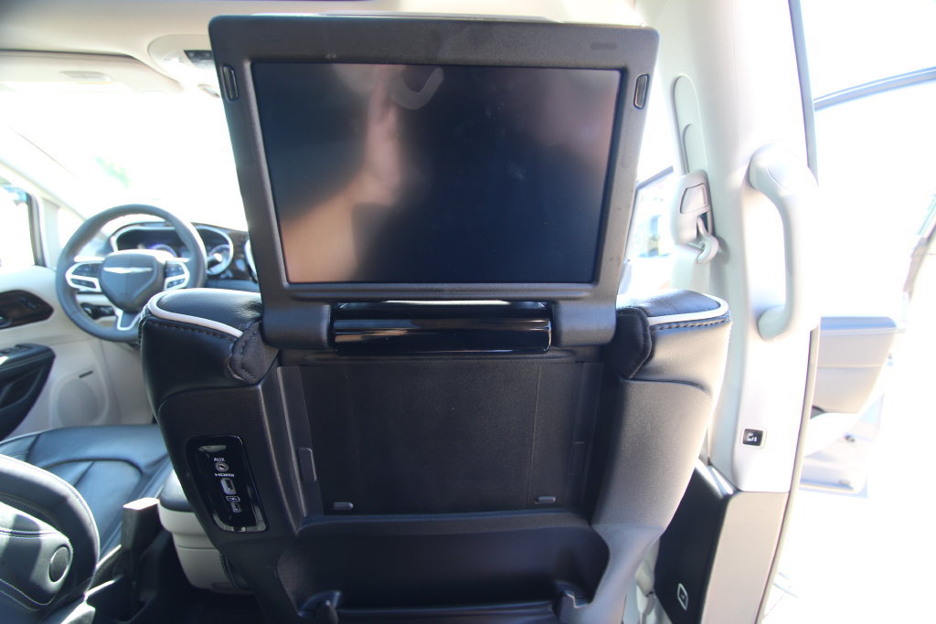 Used 2023 Chrysler Pacifica Limited w/ Uconnect Theater Family Group AWD/4WD image 13