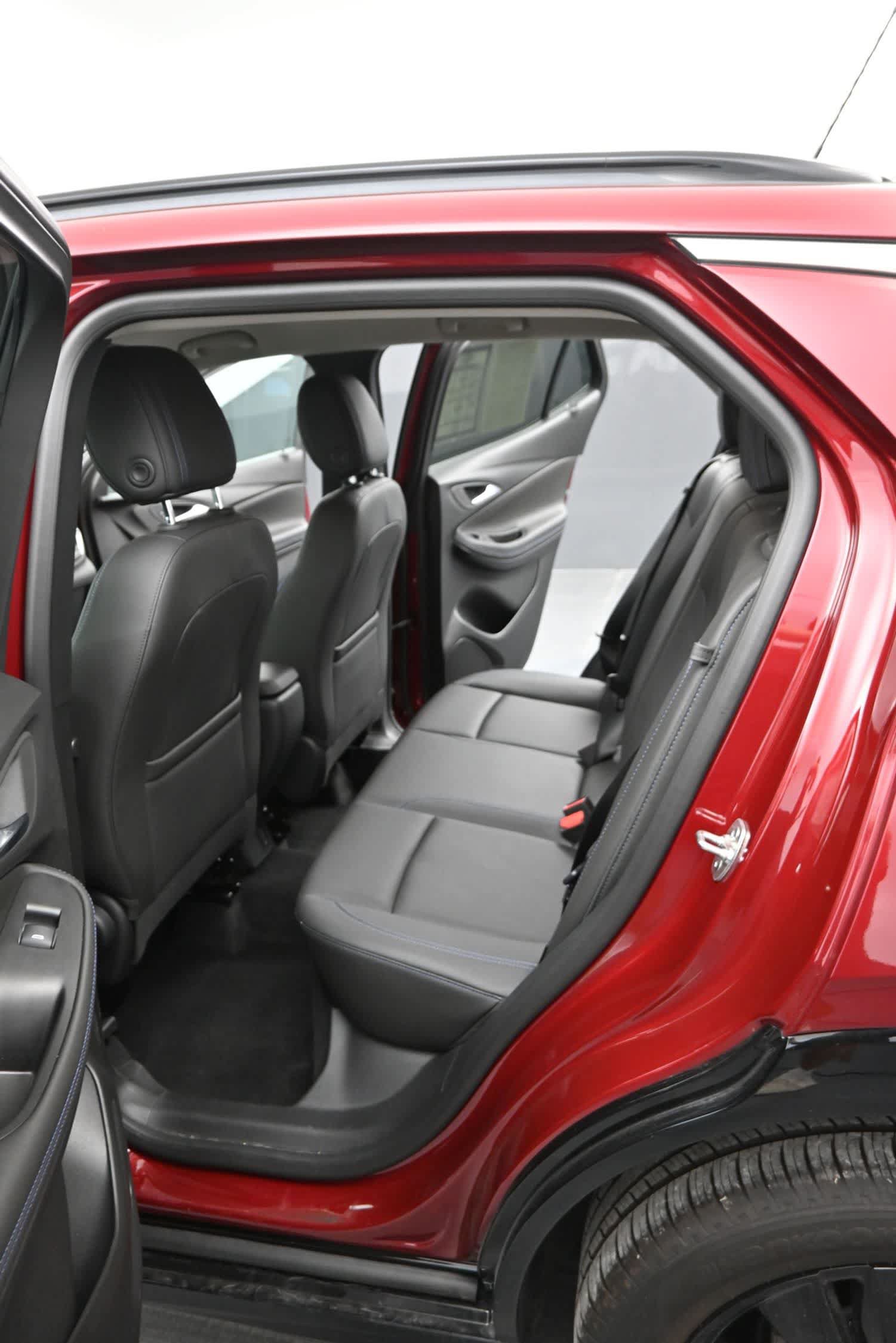 Used 2025 Buick Encore GX Sport Touring w/ Advanced Technology Package AWD/4WD image 17