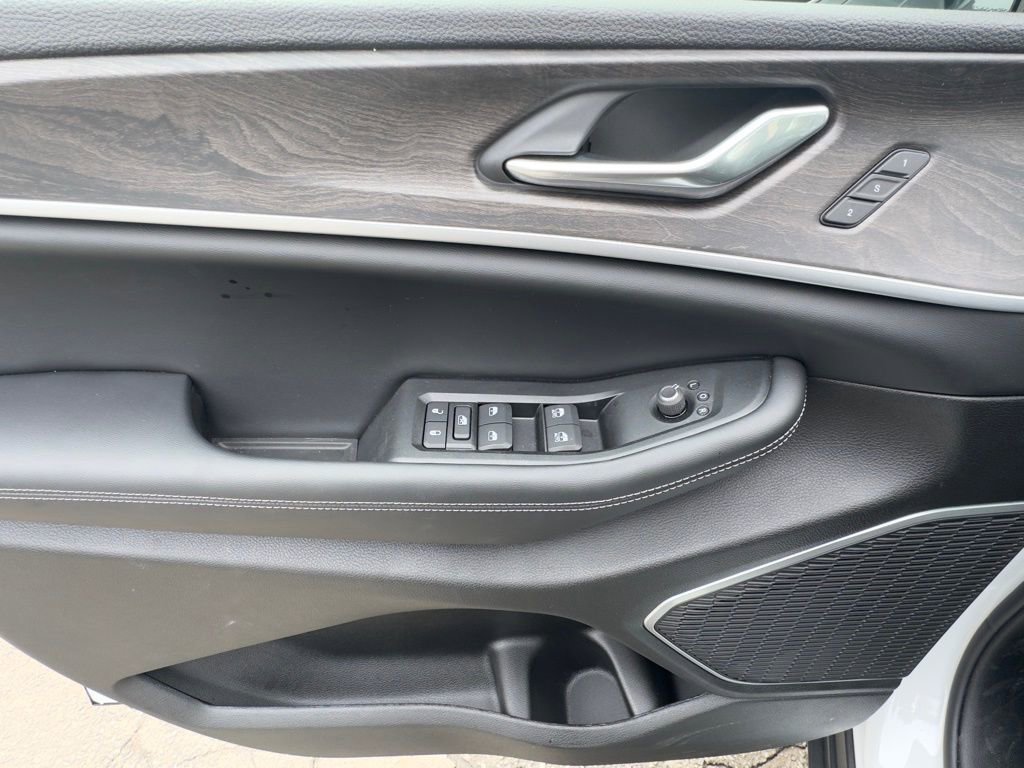 New 2026 Jeep Grand Cherokee L Limited w/ Limited Altitude Package image 9