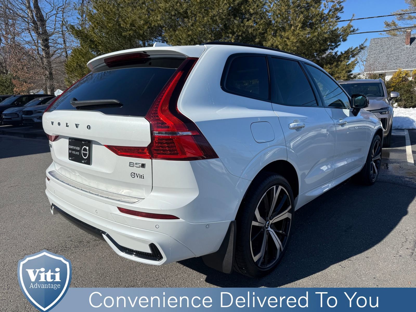 Certified 2023 Volvo XC60 B5 Ultimate w/ Climate Package image 8