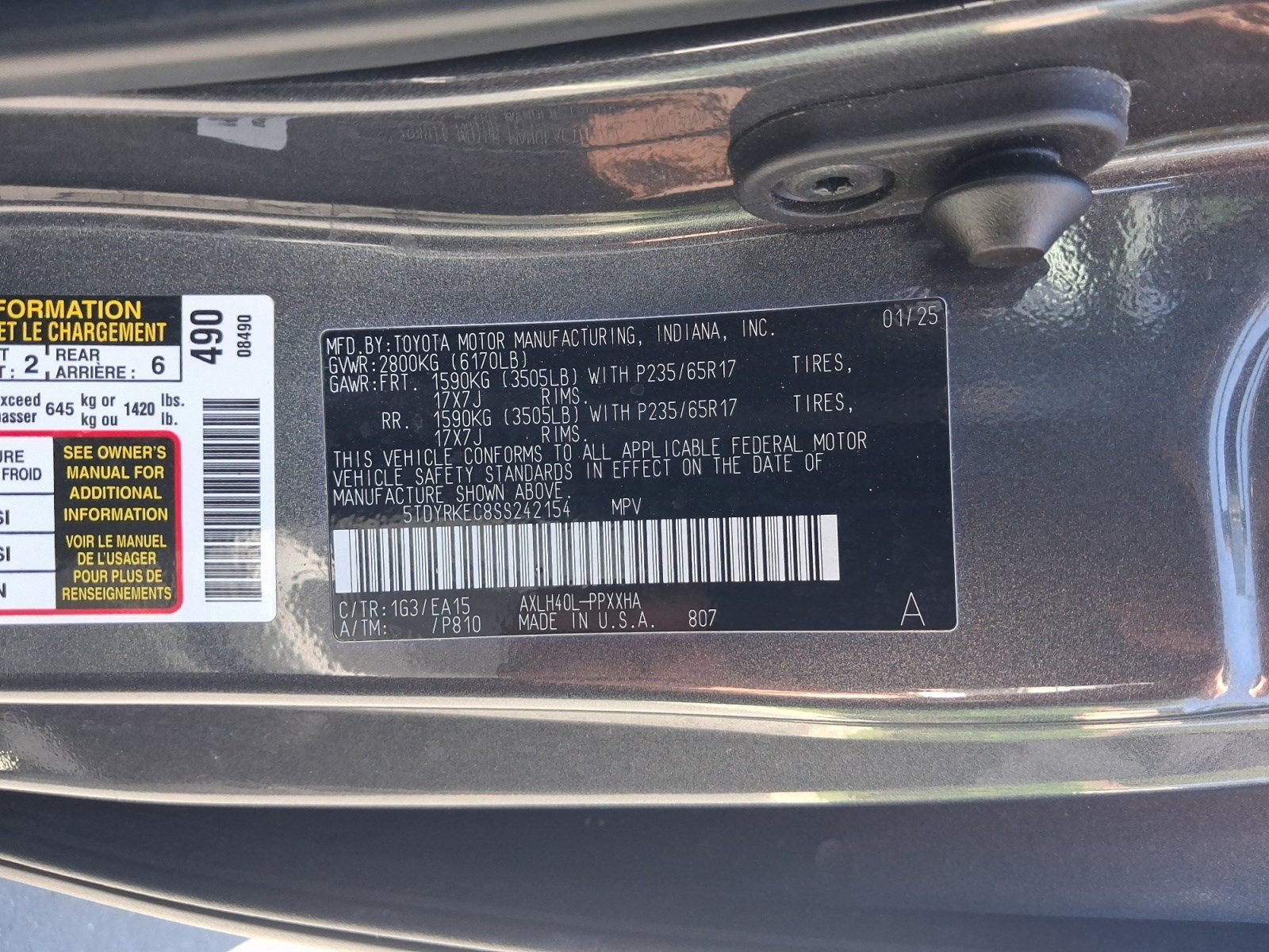 Certified 2025 Toyota Sienna XLE FWD image 32