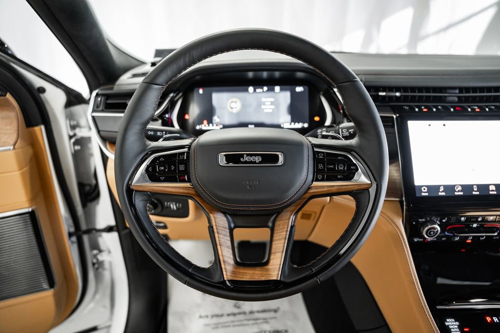 New 2025 Jeep Grand Cherokee Summit image 29