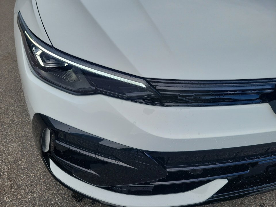 New 2025 Volkswagen Golf R Black Edition image 24