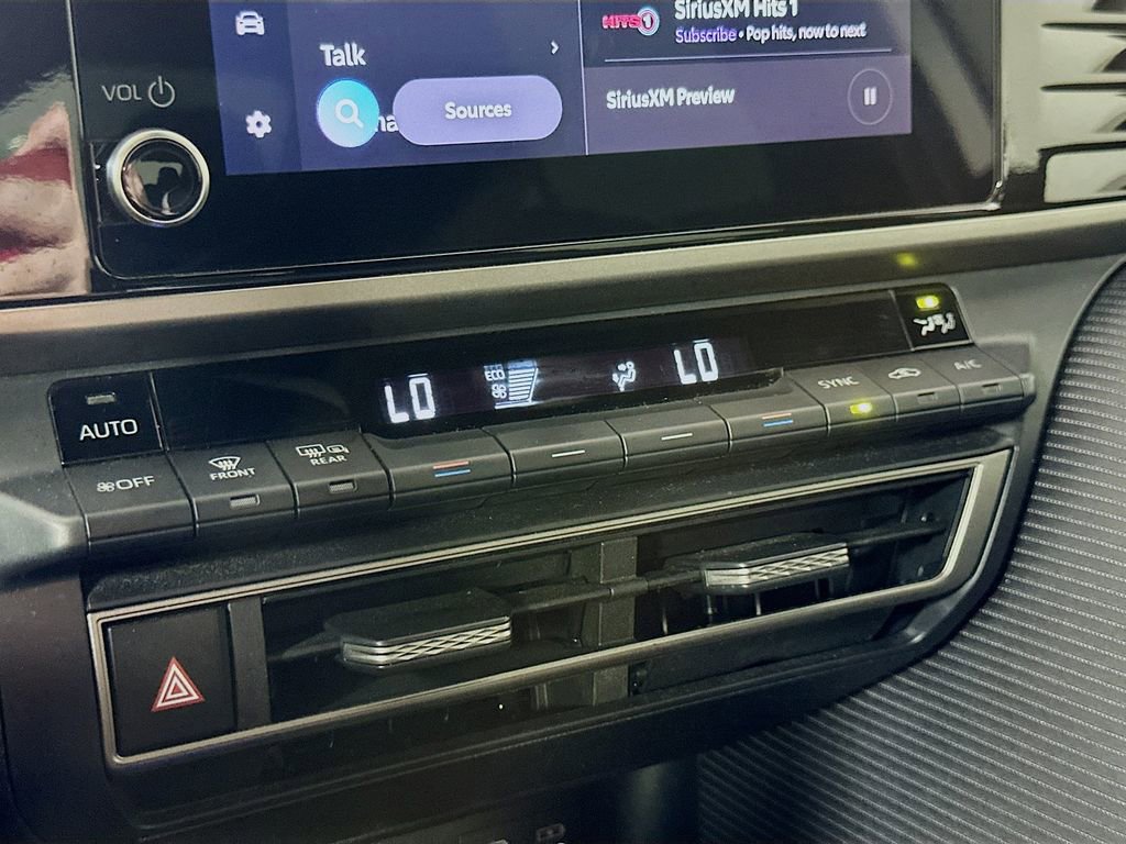 Used 2025 Toyota Camry SE FWD image 26