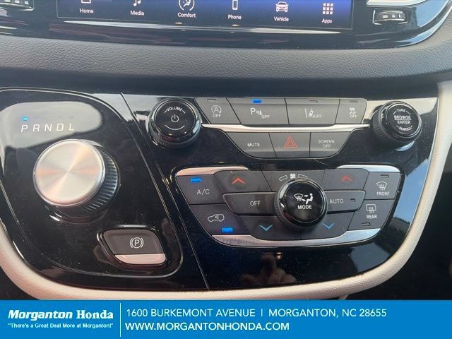 Used 2024 Chrysler Pacifica Touring-L FWD image 19