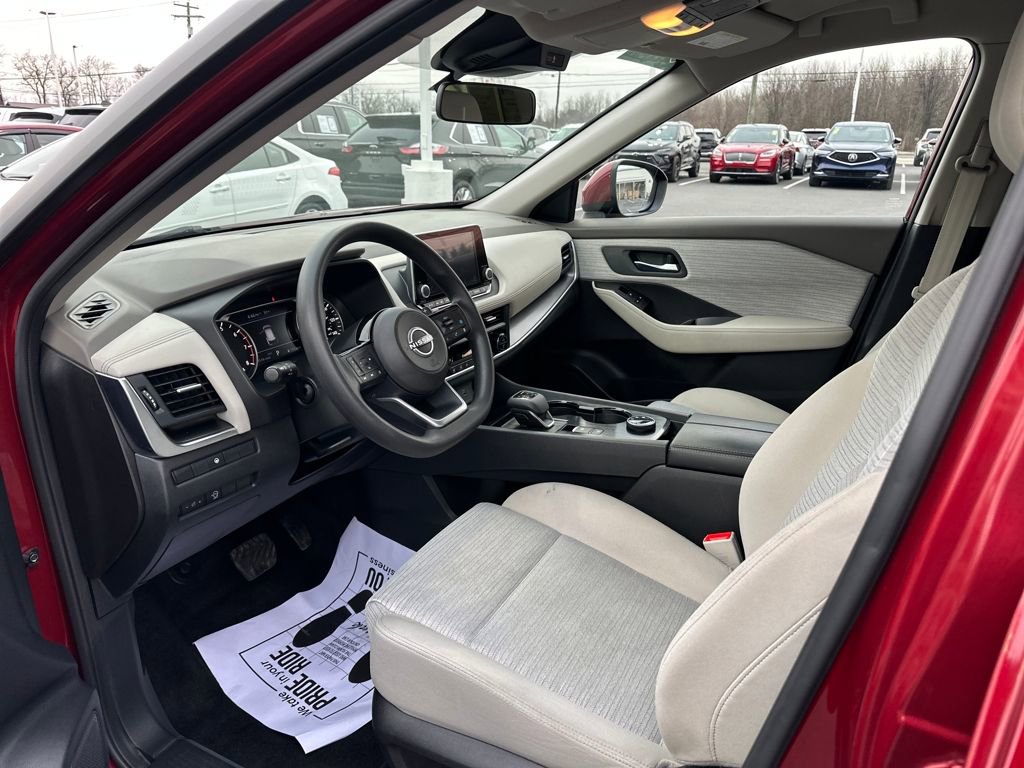 Used 2023 Nissan Rogue SV image 9
