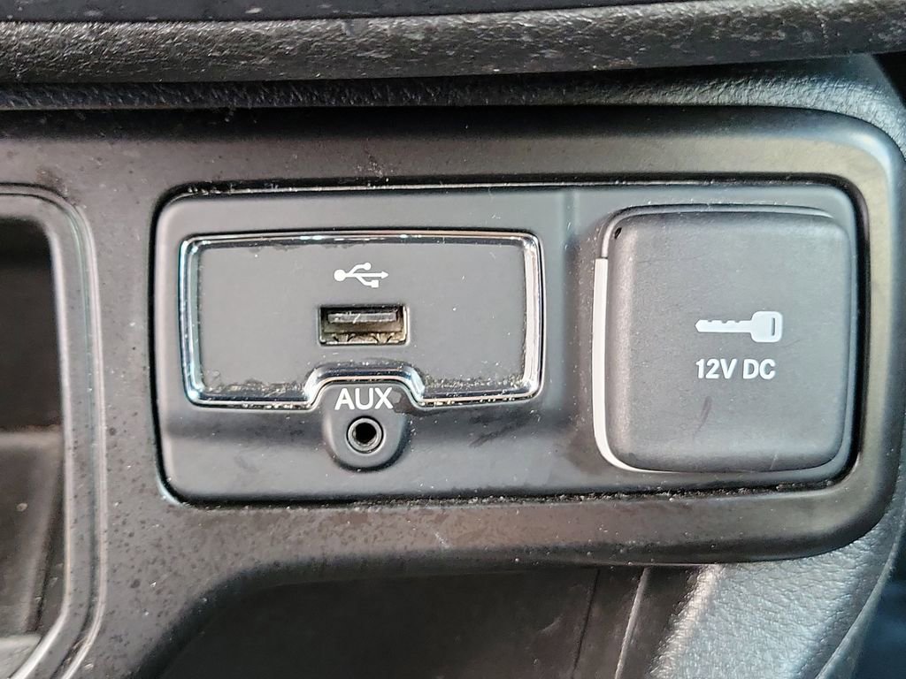 Used 2019 Jeep Renegade Latitude w/ Popular Equipment Group FWD image 29