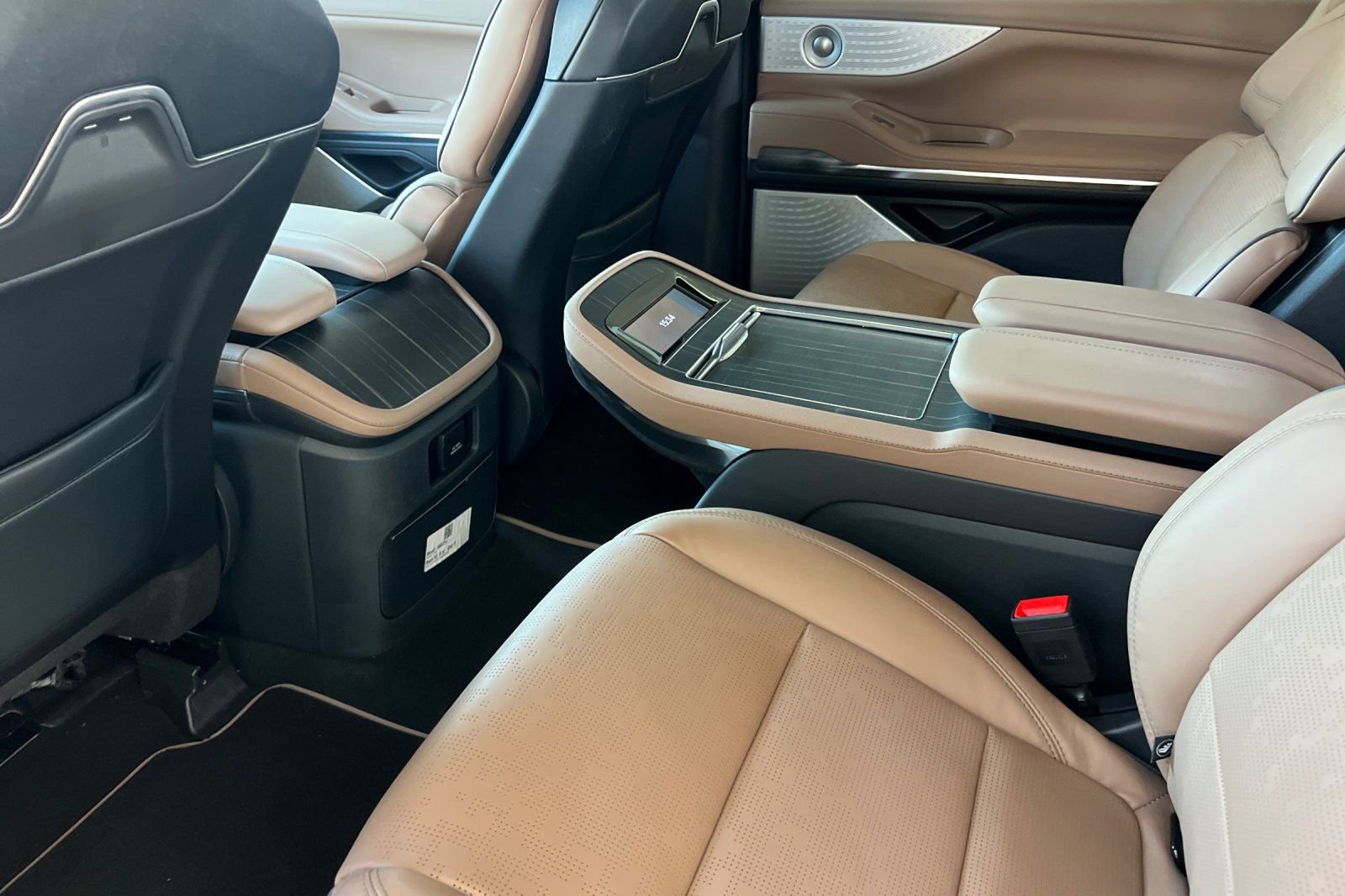 New 2026 Lincoln Navigator L Black Label AWD/4WD image 10