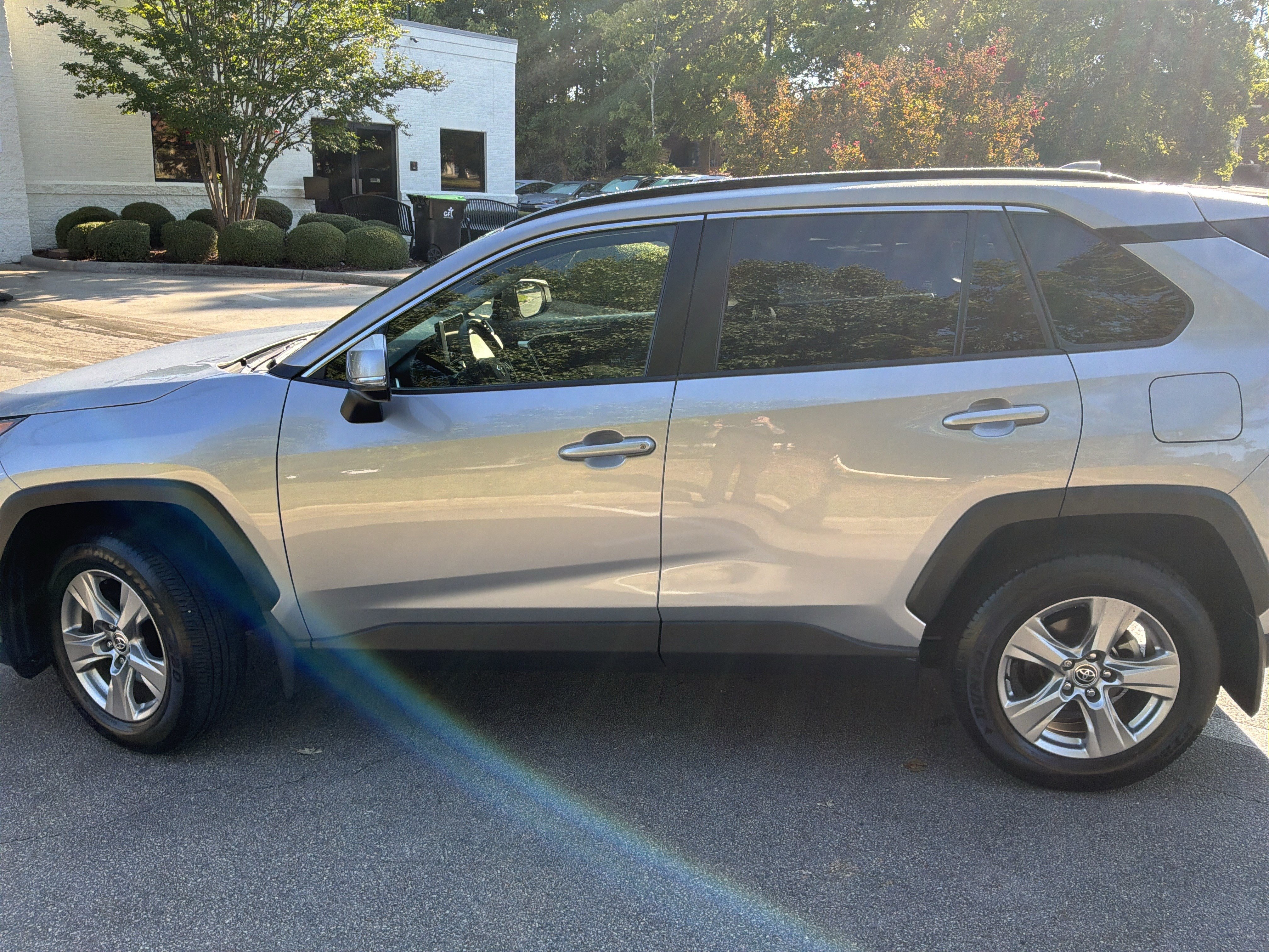 Used 2025 Toyota RAV4 LE AWD/4WD image 7
