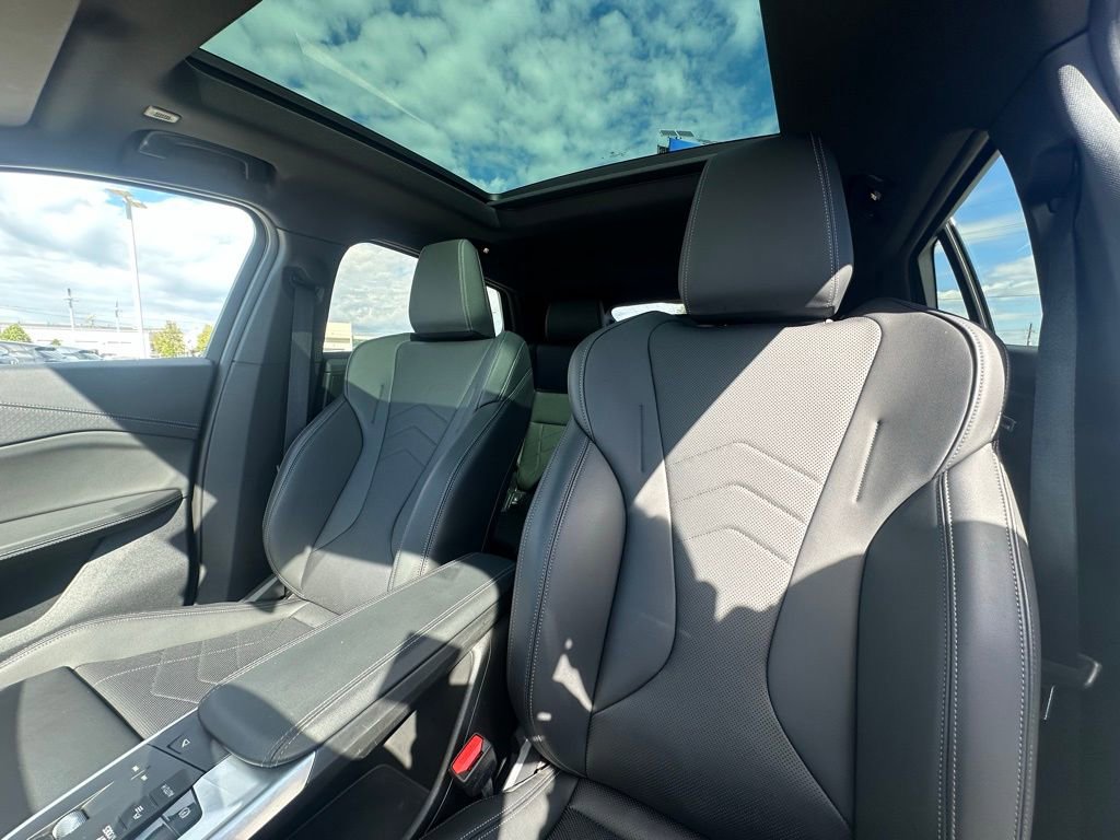 Certified 2025 BMW X2 xDrive28i image 13