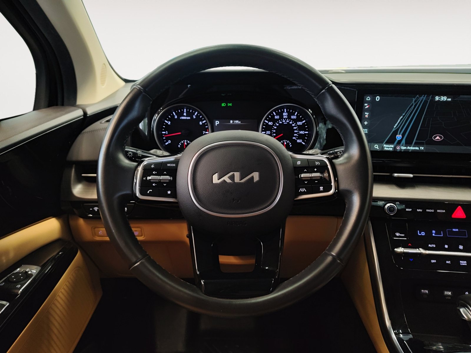 Used 2024 Kia Carnival EX FWD image 14