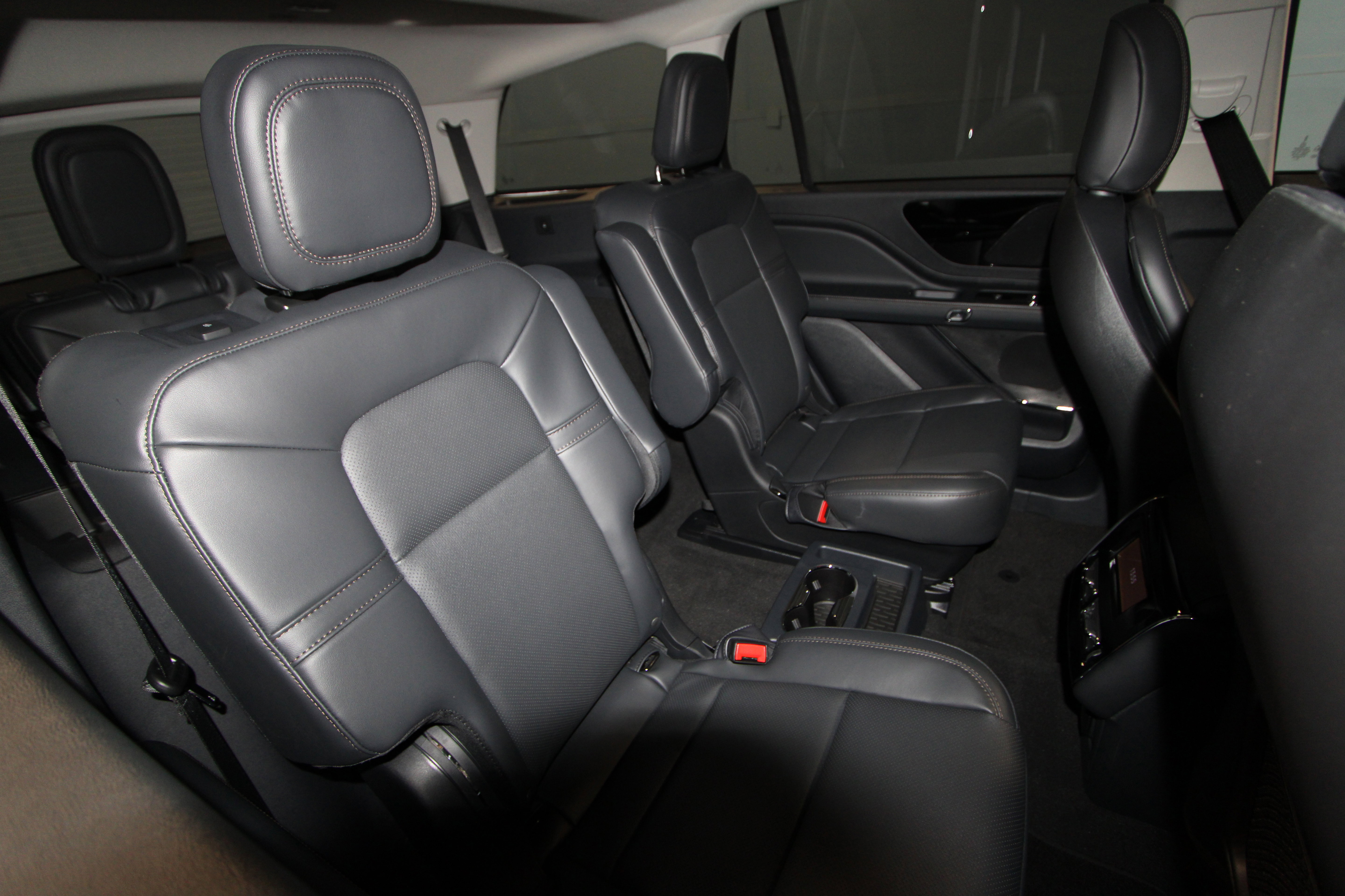 New 2026 Lincoln Aviator AWD w/ Jet Appearance Package image 21