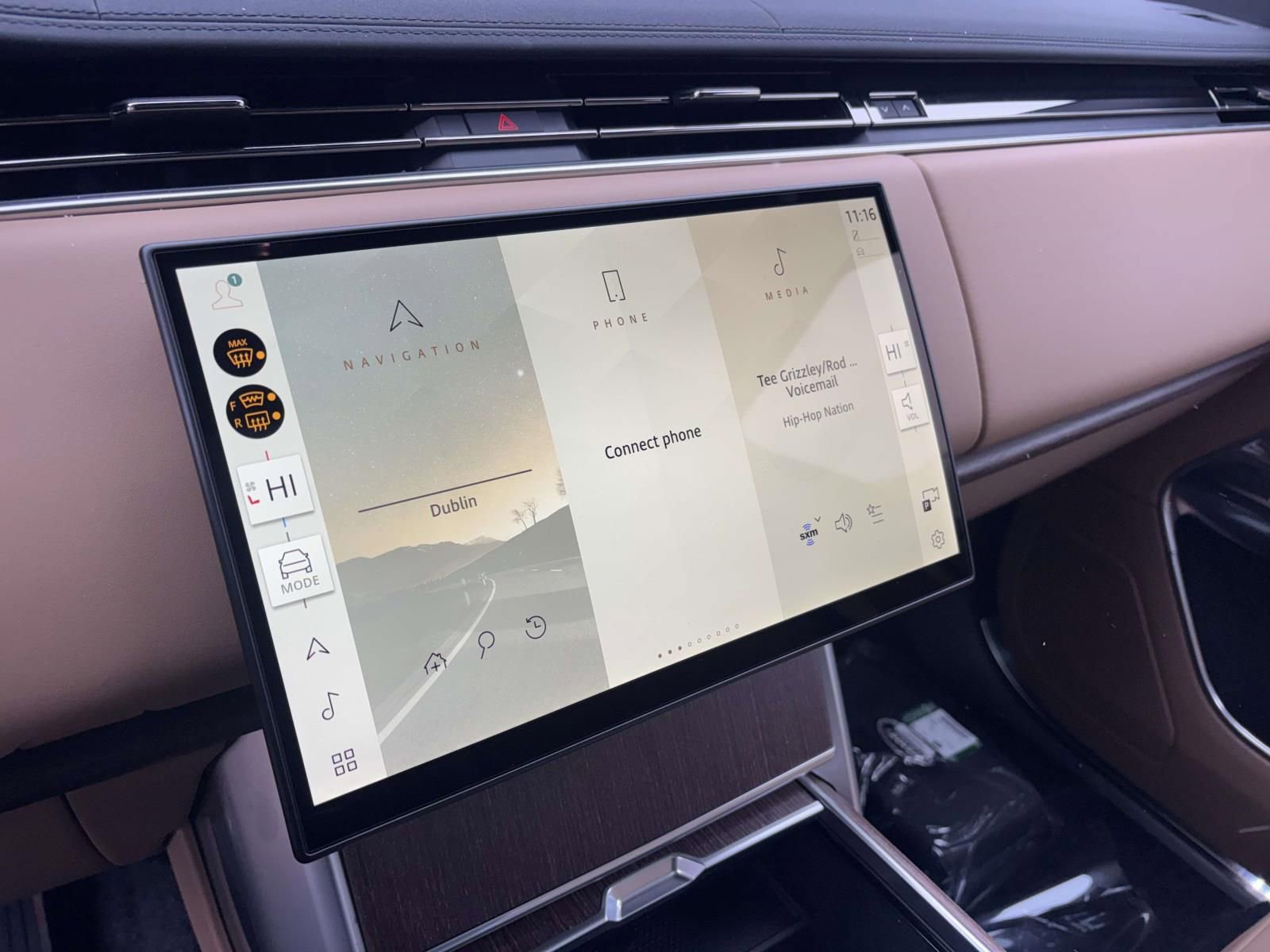 New 2026 Land Rover Range Rover SE image 16