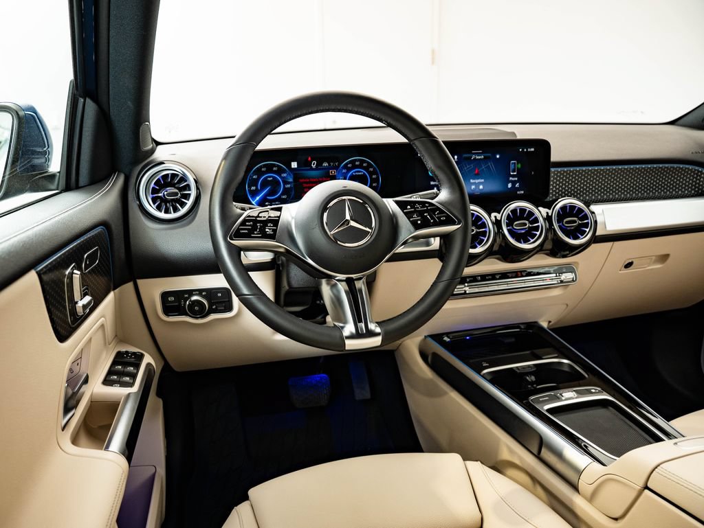 Used 2024 Mercedes-Benz EQB 300 4MATIC image 32