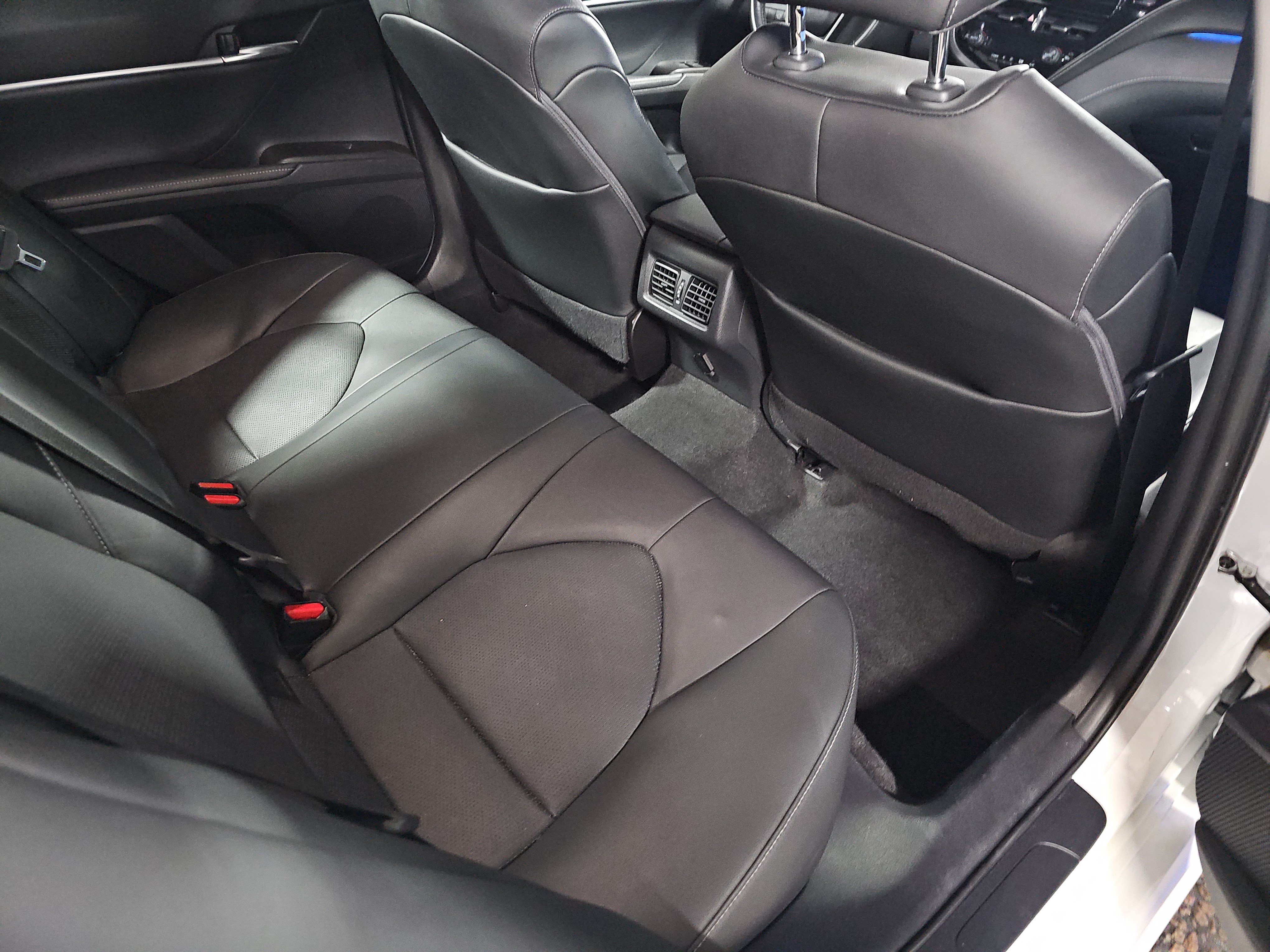 Used 2021 Toyota Camry XSE FWD image 11