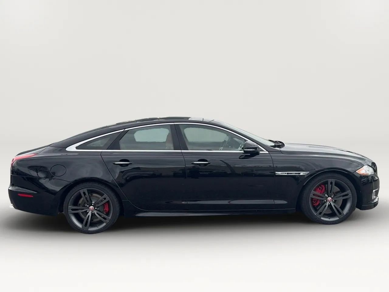 Used 2015 Jaguar XJ R image 8