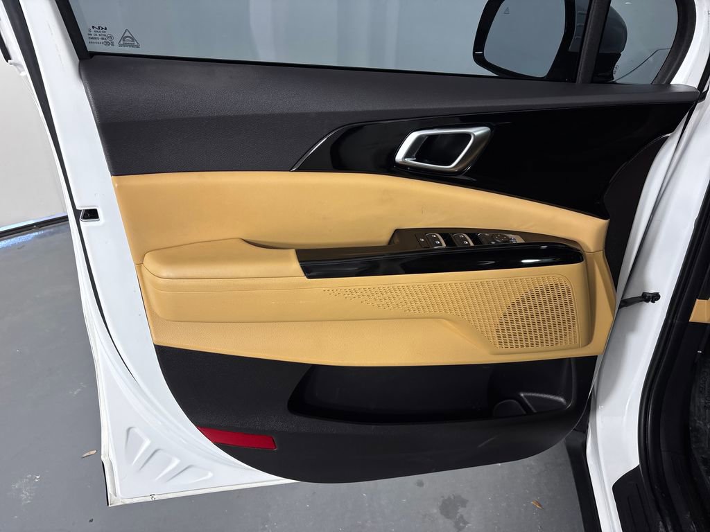 Certified 2024 Kia Carnival EX image 26