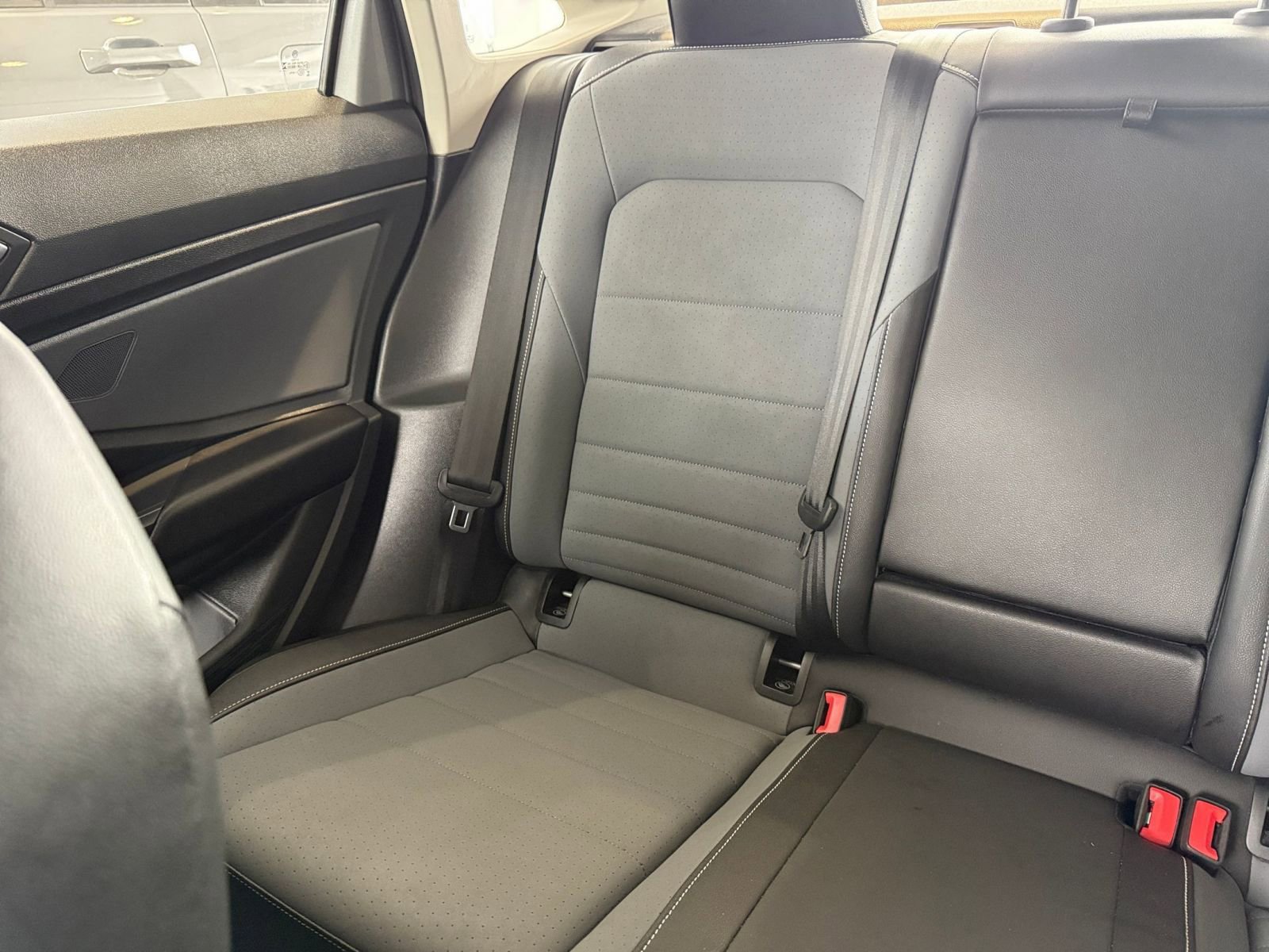 Used 2025 Volkswagen Jetta SE image 39