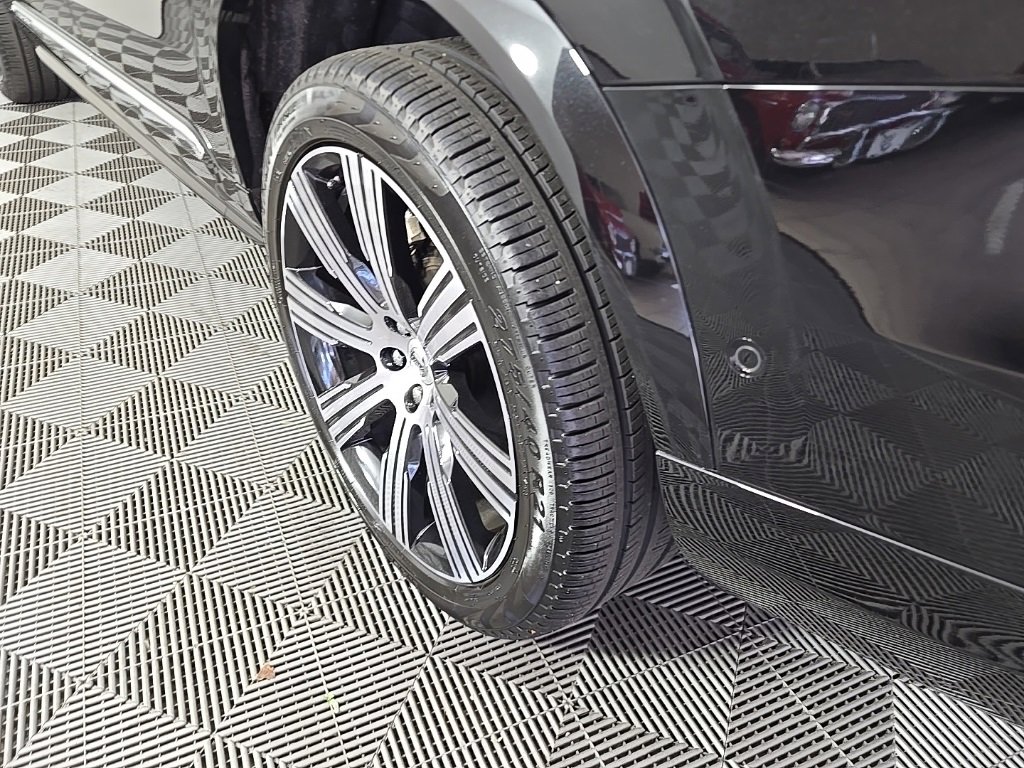 Certified 2024 Volvo XC90 T8 Ultimate w/ Lounge Package image 14