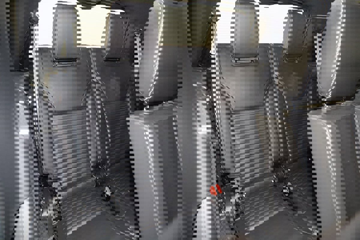 Used 2023 Land Rover Discovery Metropolitan Edition image 14