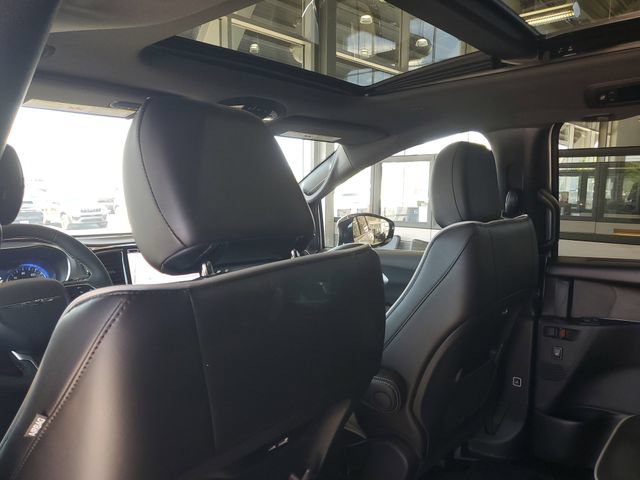 New 2026 Chrysler Pacifica Limited w/ Trailer Tow Group AWD/4WD image 12