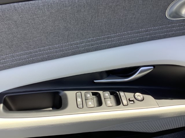 Used 2025 Hyundai Elantra Limited FWD image 10