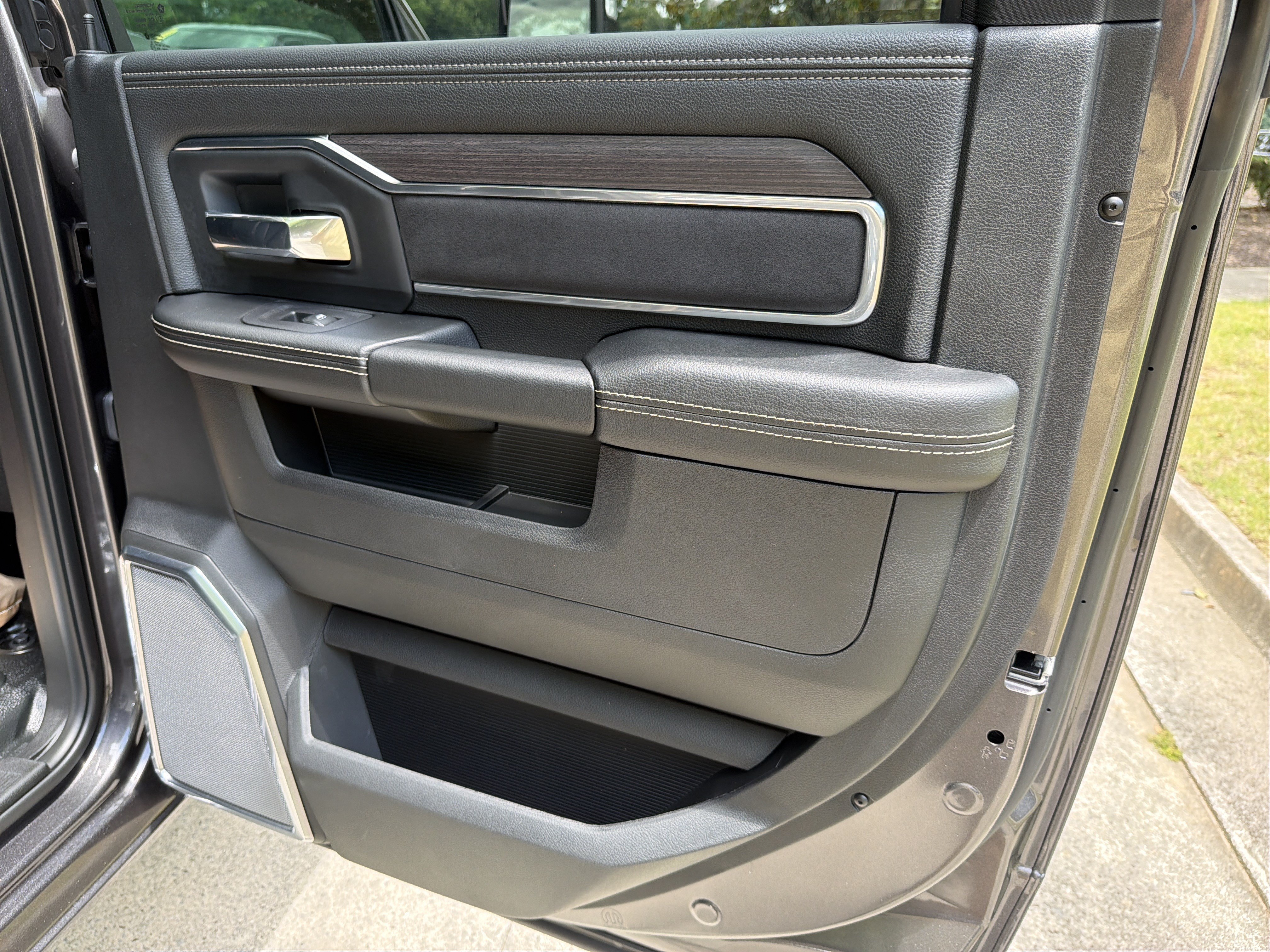 New 2026 RAM 5500 4x4 Crew Cab w/ Laramie Trim Package image 16