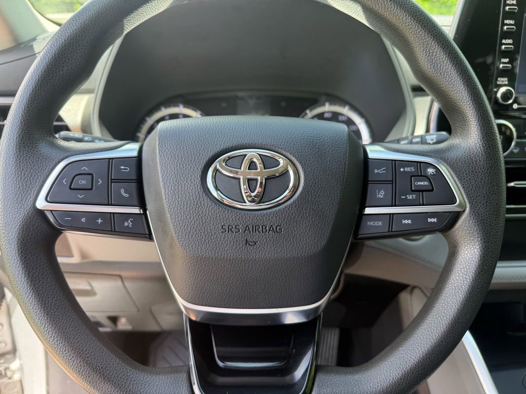 Used 2020 Toyota Highlander L FWD image 18